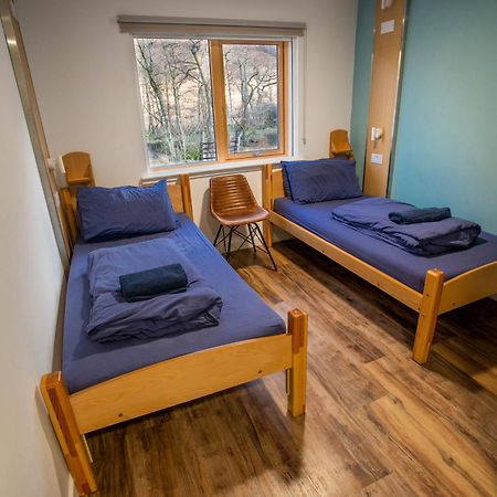 Glen Nevis Youth Hostel Форт-Уильям Экстерьер фото A room at the hostel