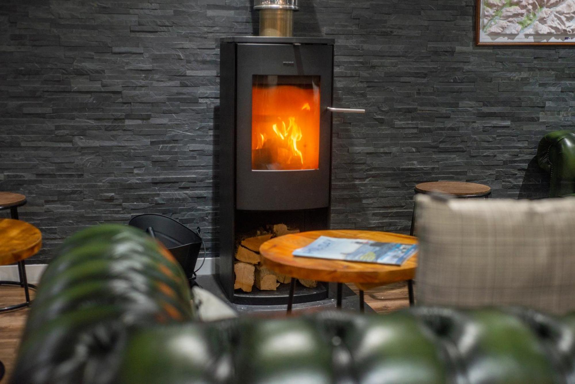Glen Nevis Youth Hostel Форт-Уильям Экстерьер фото A wood burning stove