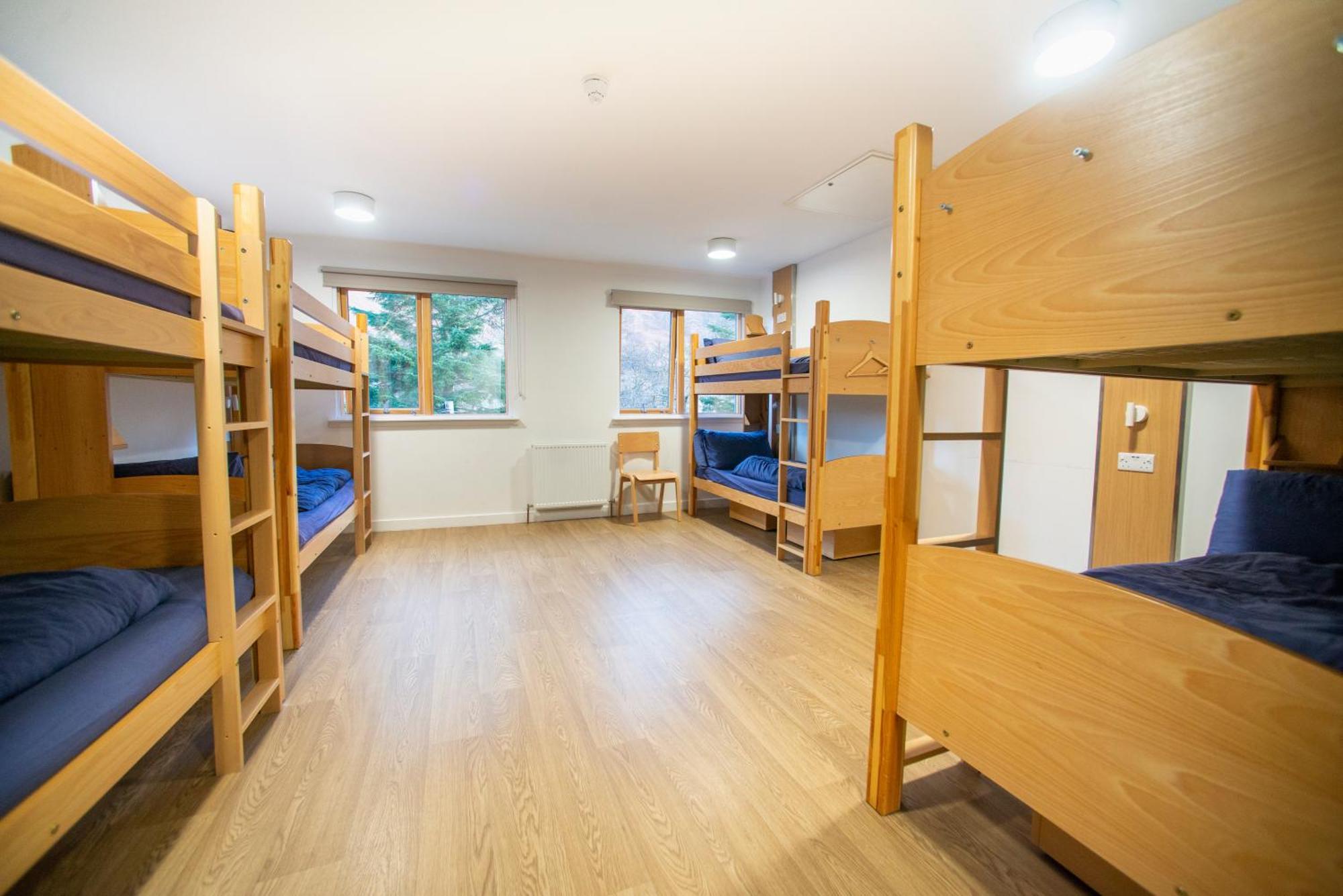 Glen Nevis Youth Hostel Форт-Уильям Экстерьер фото A typical bunk room at a hostel