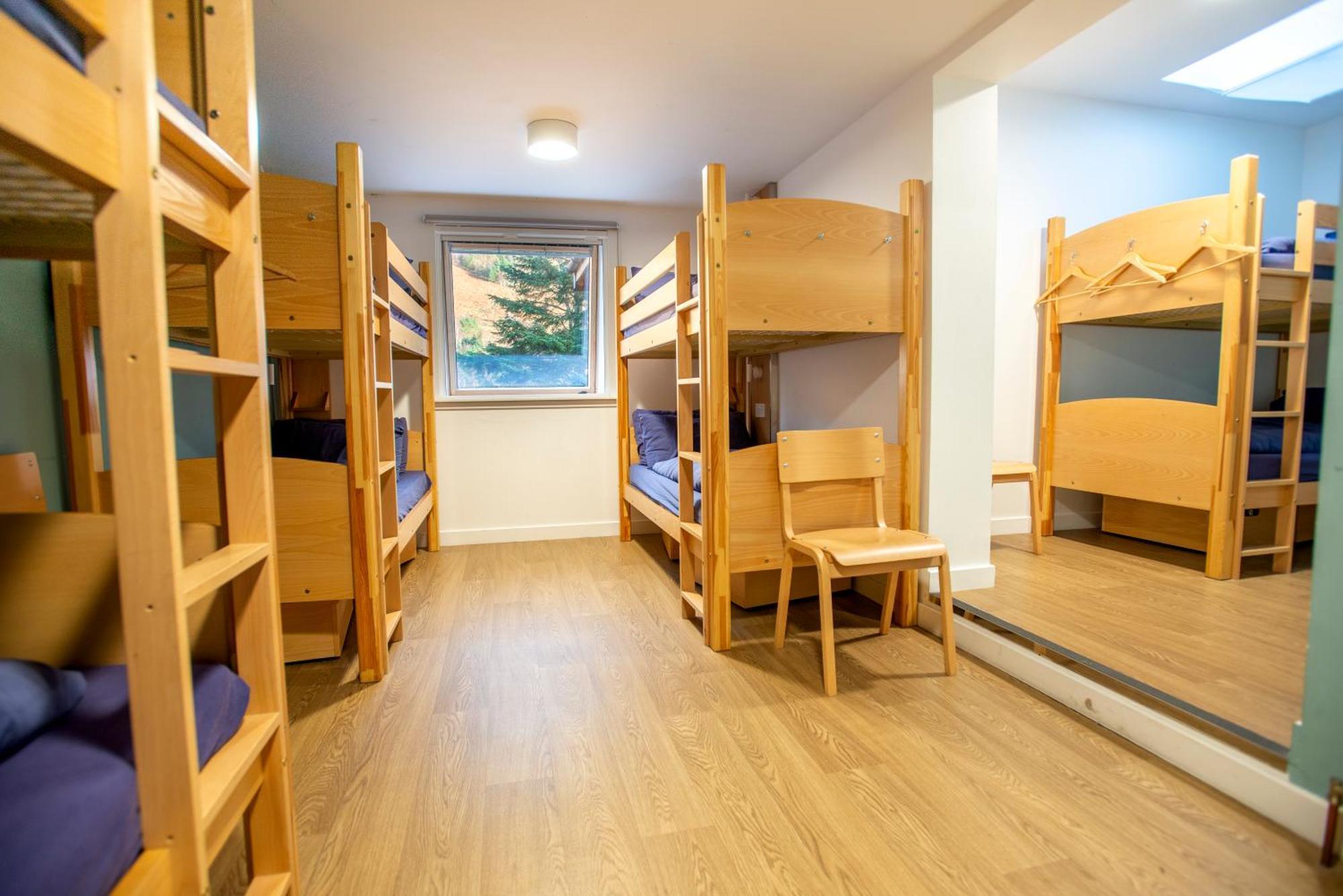 Glen Nevis Youth Hostel Форт-Уильям Экстерьер фото A typical bunk room at a hostel