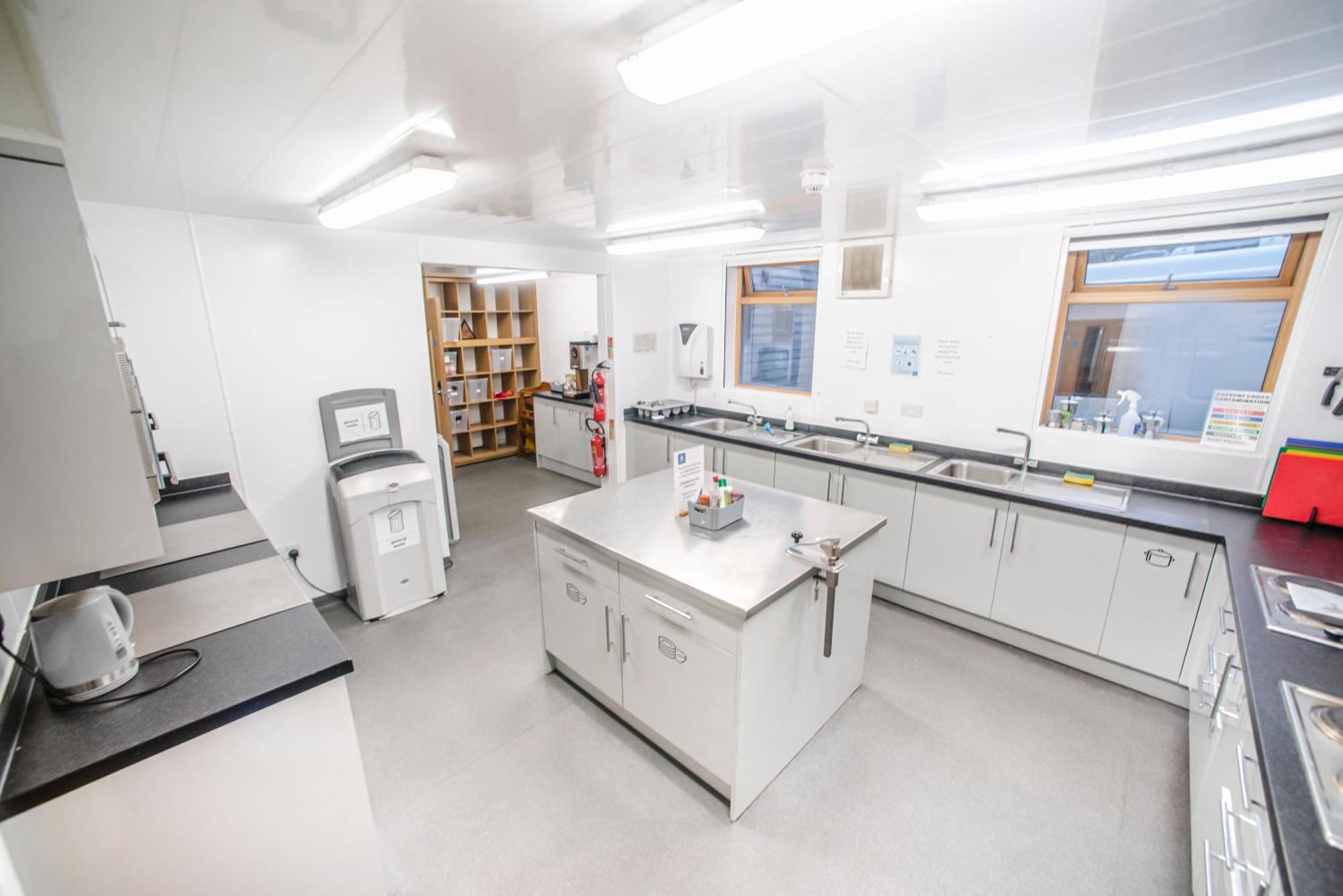 Glen Nevis Youth Hostel Форт-Уильям Экстерьер фото A laboratory at the University of Brighton