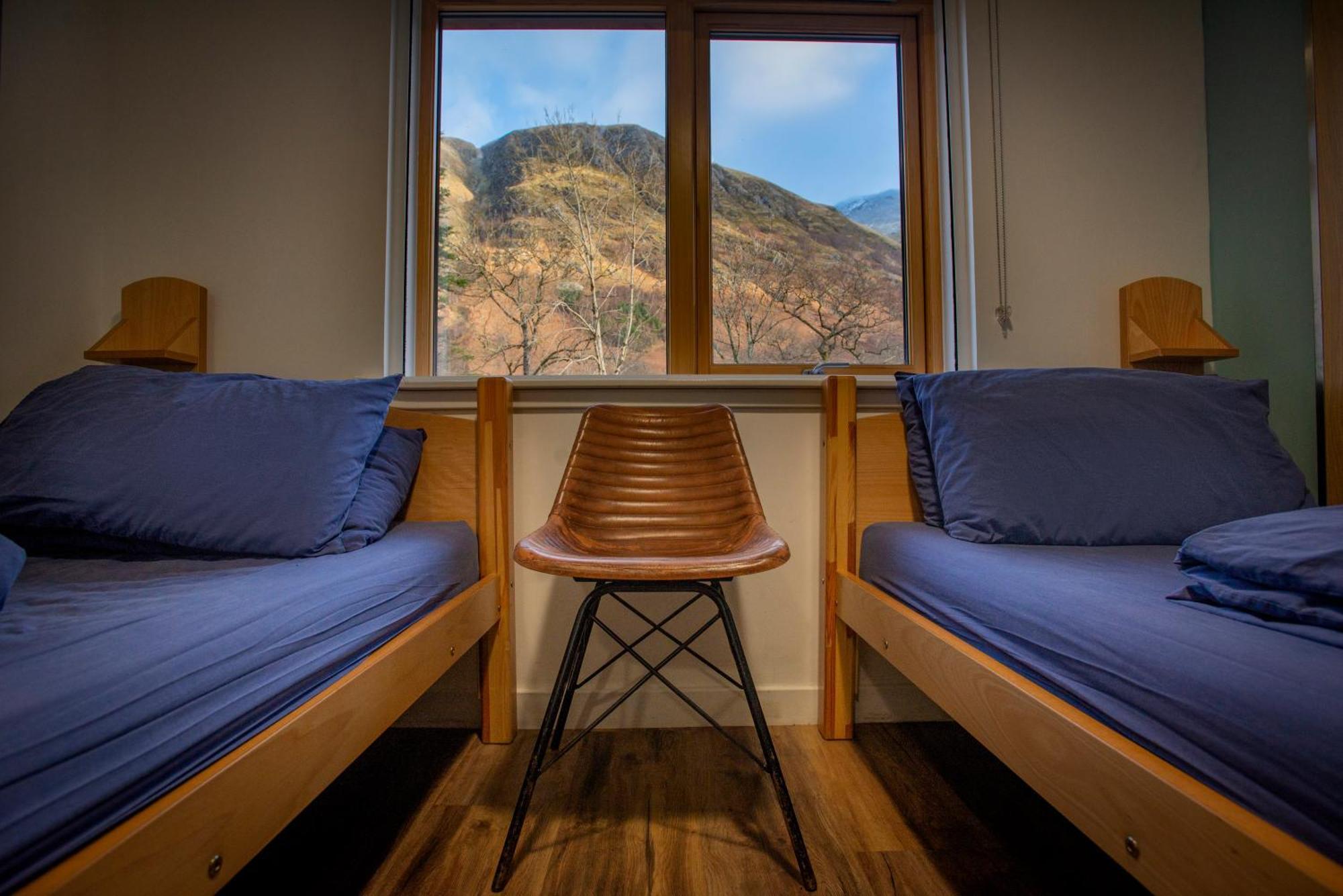 Glen Nevis Youth Hostel Форт-Уильям Экстерьер фото A room at the hostel
