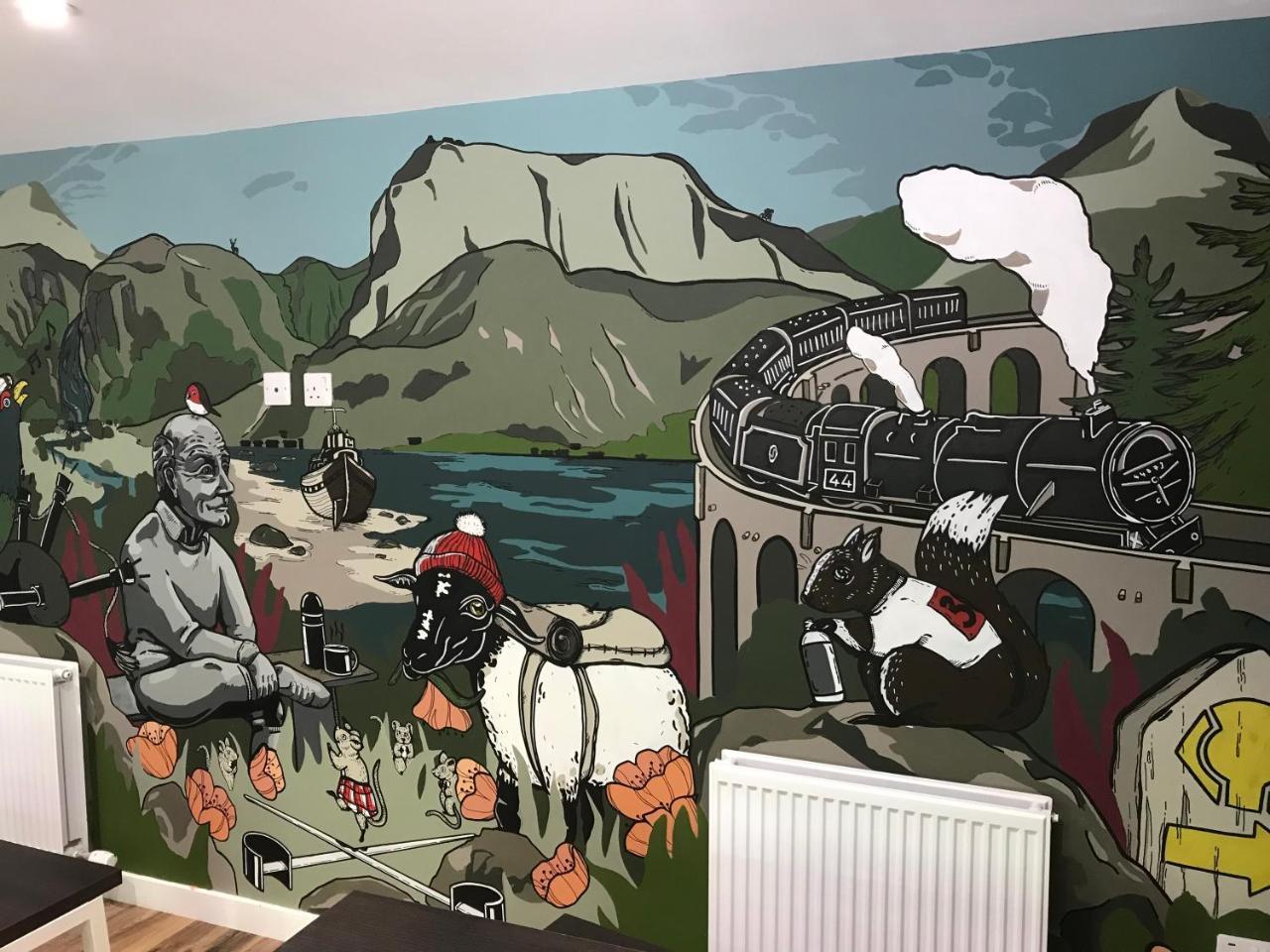 Glen Nevis Youth Hostel Форт-Уильям Экстерьер фото Mural at the National Mountaineering Centre