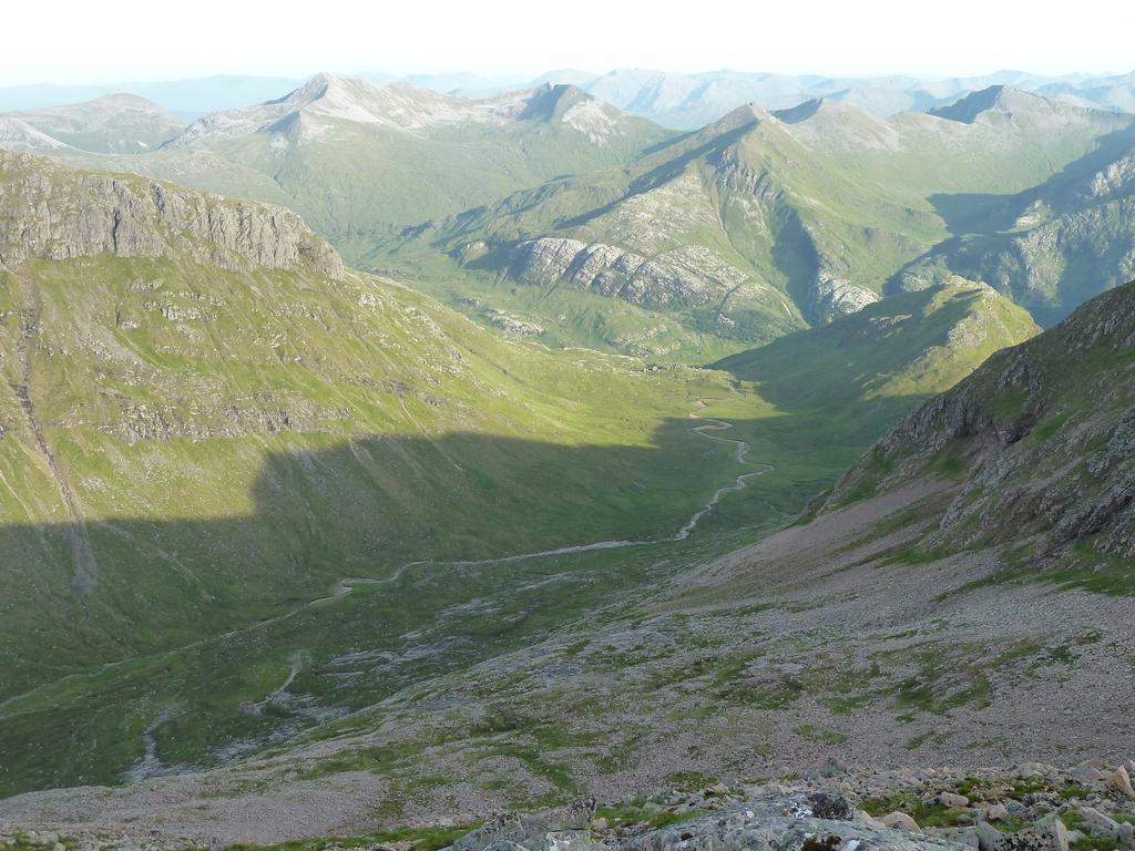 Glen Nevis Youth Hostel Форт-Уильям Экстерьер фото The valley of the Arvanz